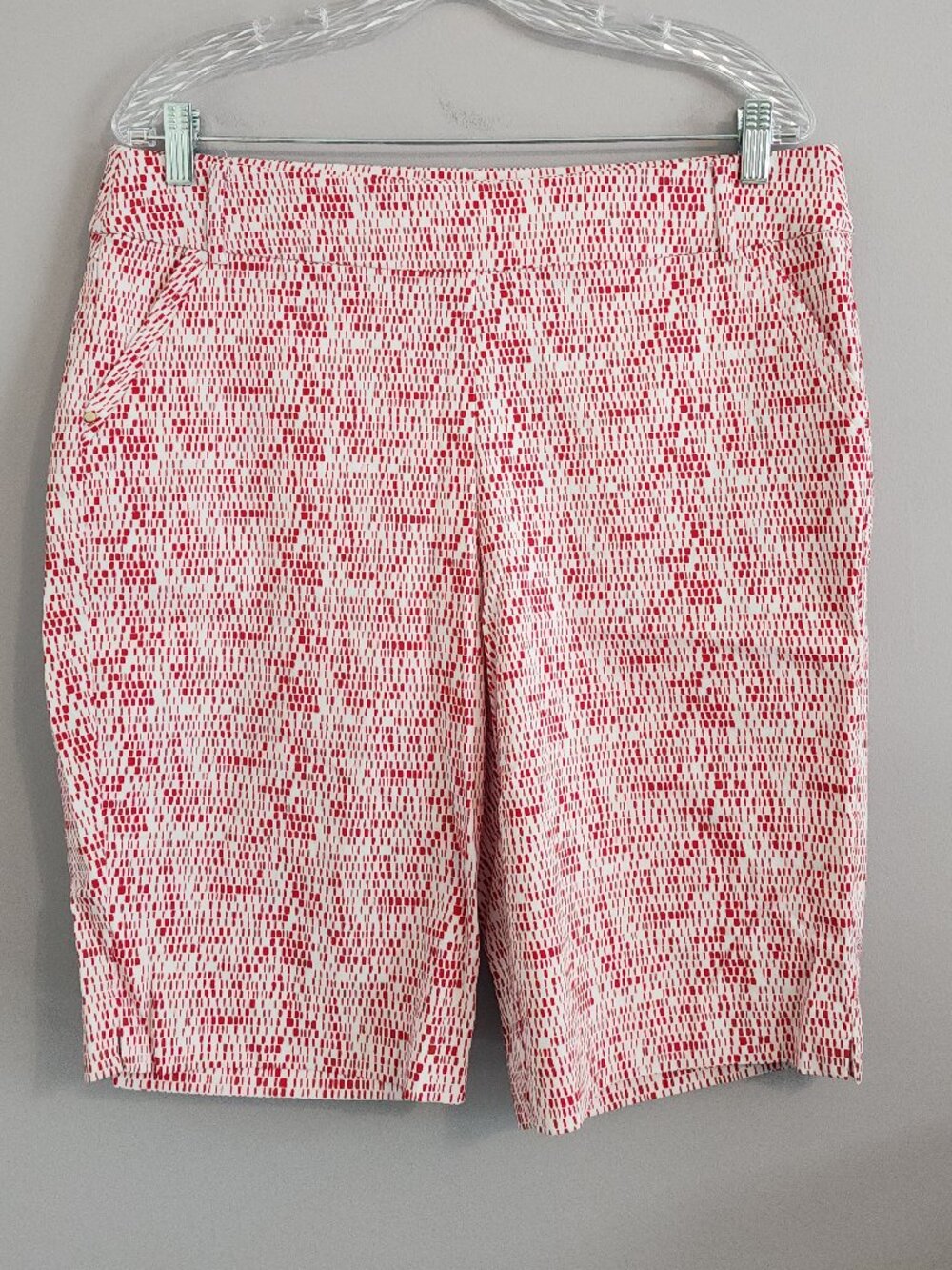 Attyre Red and White Abstract Pull-On Bermuda Shorts Size 14 w/Pockets